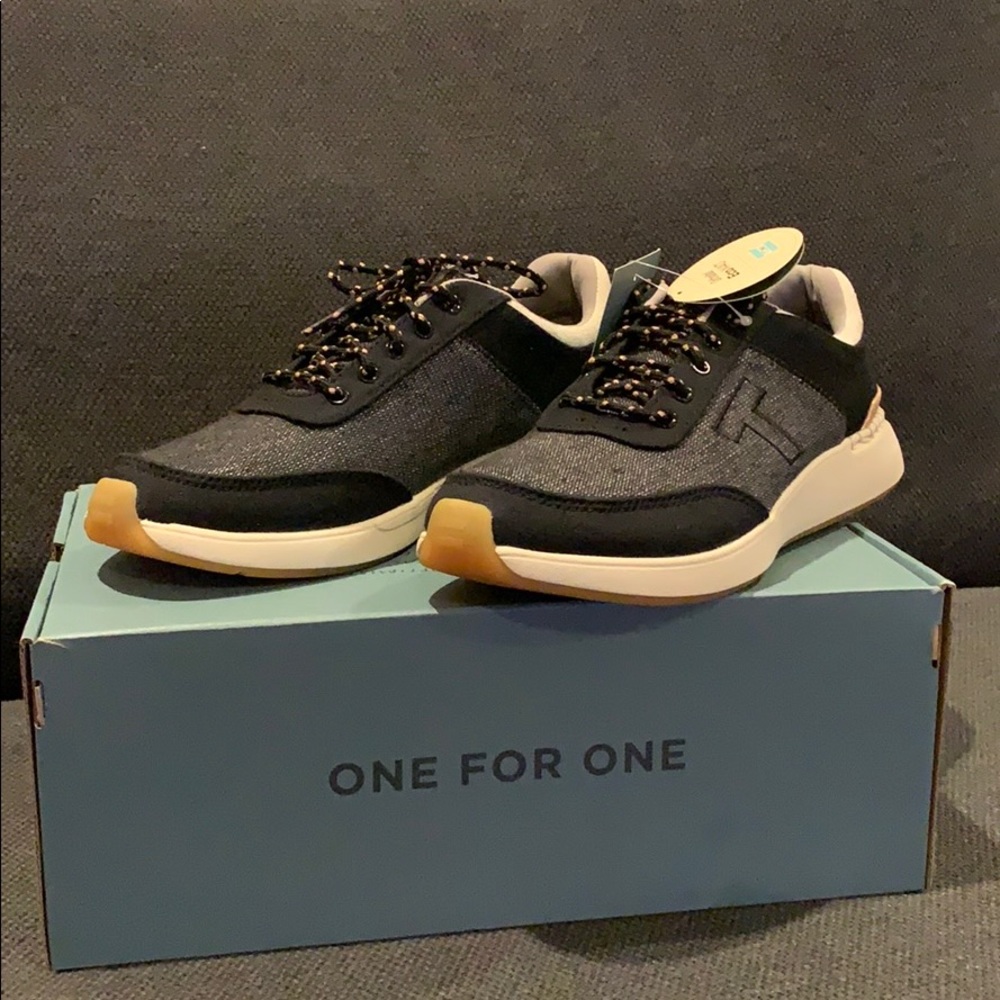 TOMS ARROYO SNEAKERS - BRAND NEW!! SUPER CUTE